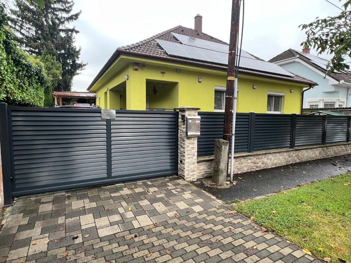 Star Street Home Mosonmagyaróvár Buitenkant foto