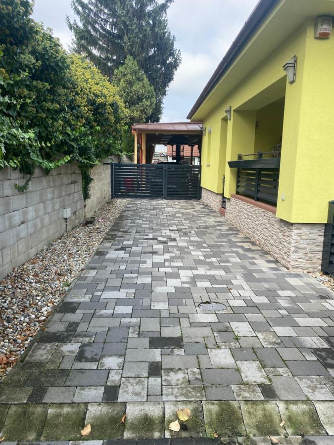 Star Street Home Mosonmagyaróvár Buitenkant foto